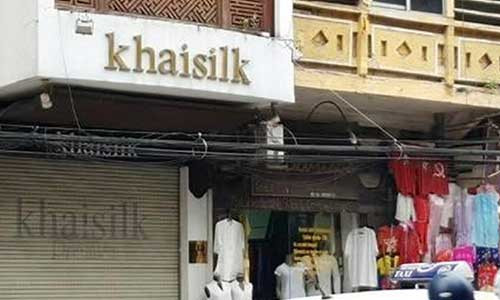 Cửa hàng lụa Khaisilk tại 113 Hàng Gai đã đóng cửa chiều 26/10.