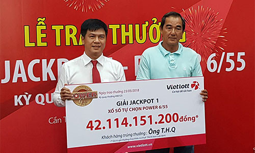 Chu hang xe Can Tho nhan doc dac Vietlott 42 ty khong deo mat na