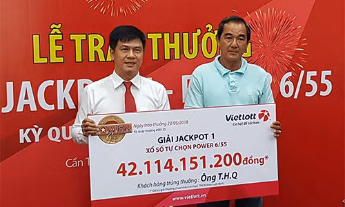 Chu hang xe Can Tho nhan doc dac Vietlott 42 ty khong deo mat na