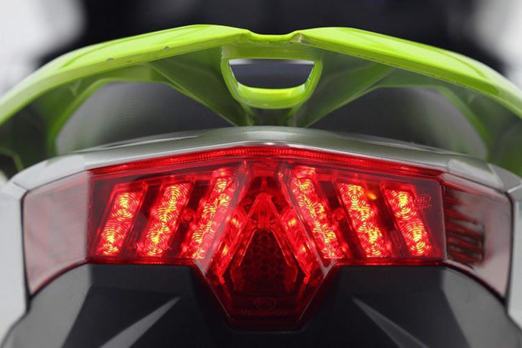 Về sức mạnh, theo thông tin mà Qingqi đưa ra thì Oreo 150 sở hữu khối động cơ xy lanh đơn dung tích 149,66cc. Khối động cơ này sản sinh công suất tối đa là 6.3 kW tại 8500 vòng/phút và mômen xoắn cực đại là 9.2Nm tại 5500 vòng/phút. 