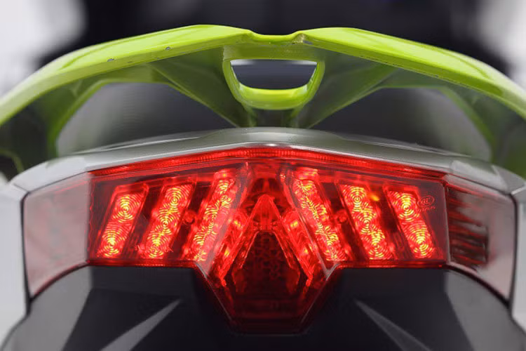 Về sức mạnh, theo thông tin mà Qingqi đưa ra thì Oreo 150 sở hữu khối động cơ xy lanh đơn dung tích 149,66cc. Khối động cơ này sản sinh công suất tối đa là 6.3 kW tại 8500 vòng/phút và mômen xoắn cực đại là 9.2Nm tại 5500 vòng/phút. 