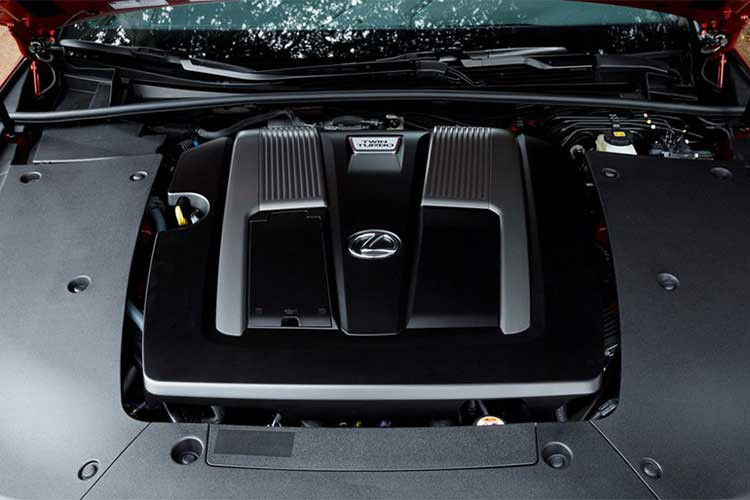 Lexus LS500 được trang bị động cơ turbo kép V6 3.5L mới kết hợp với hộp số tự động 10 cấp cho công suất cực đại 415 mã lực tại 6.000 vòng/phút và mô men xoắn cực đại 599Nm tại 1.600 – 4.800 vòng/phút.
