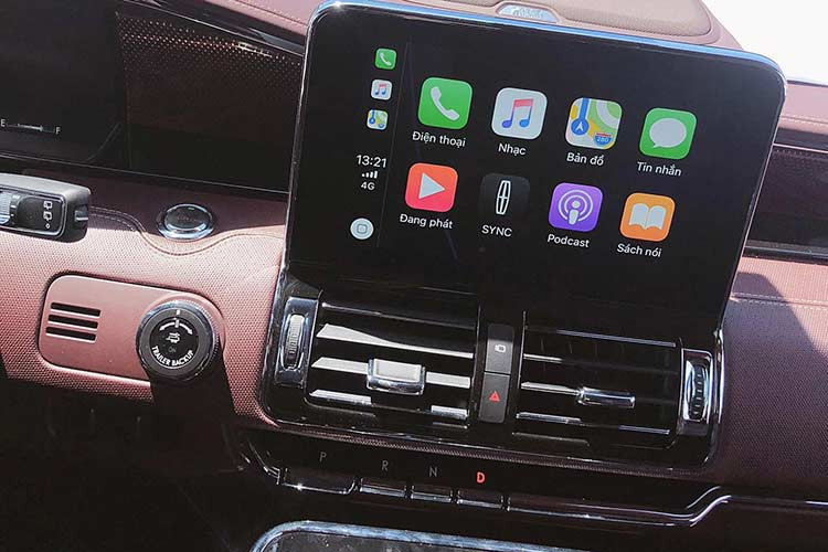 Hàng ghế sau được trang bị thêm 2 màn hình có kích thước 10 inch, ghế trước có tính năng làm mát, sưởi ấm và masagge. Các công nghệ an toàn có trên xe bao gồm hiển thị thông tin trên kính lái HUD, hỗ trợ cảnh báo điểm mù, camera 360 độ, chiếu sáng thích ứng trong đêm, cảnh báo va chạm phía trước...