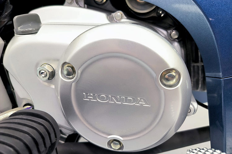 Xe máy số Honda Dream 125 2024 được trang bị động cơ tương tự như "người anh em" Honda Supra X 125 với dung tích 124,89 cc, SOHC xi-lanh đơn. Động cơ này có khả năng sản xuất công suất 10 mã lực với mô-men xoắn cực đại 9,3 Nm. 