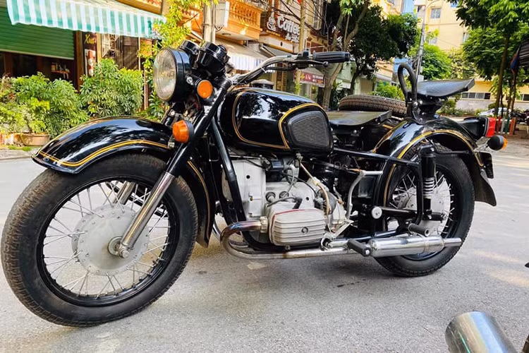 Trong thời kỳ mà những chiếc xe phân khối lớn hiện đại, có tốc độ cao và hợp thời đang thống trị. Những chiếc Sidecar Ural 3 bánh cổ điển cũng không vì thế mà trở nên “lép vế” - ngược lại, nó vẫn được nhiều người đam mê sưu tầm dọn dẹp lại để thoả chí đam mê khám phá dòng xe đình đám một thời của lực lượng an ninh hay quốc phòng chuyên biệt.