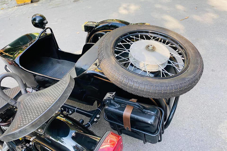 Những chiếc xe Ural nguyên bản còn lại ở Việt Nam hiện nay không nhiều. Đôi khi để có được một chiếc xe người đam mê cũng phải đi tìm ở khắp nơi, khi đã tìm được xe thì thường là xe quá cũ hoặc nát chỉ còn bộ khung và máy… Thường thì sau khi đã có xe, người chơi lại đi kiếm đồ và độ lên nguyên bản.