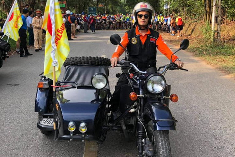 Với việc chiếc xe chỉ có 3 bánh lại đời quá sâu nhưng giá lại đắt hơn cả một chiếc bốn bánh đời mới như VinFast Fadil bản Tiêu chuẩn (414tr) cho thấy chiếc xe phải tìm đúng chủ là người có sự đam mê và hiểu biết về dòng xe này mới có thể chấp nhận xuống tiền. Bởi hiện tại các xe Ural Sidecar đang tồn tại ở Việt Nam dưới dạng trưng bày có thể dao động từ 50- 300 triệu đồng.