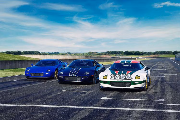 Khi rời khỏi nhà máy của Ferrari, những chiếc 430 Scuderia vốn chỉ được trang bị hộp số bán tự động và không có phiên bản số sàn. Chính vì vậy MAT sẽ phải tự phát triển hộp số mới, hoặc mua một bộ hộp số phù hợp cho động cơ V8 nêu trên từ một hãng sản xuất khác.