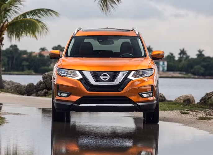 Theo một thông báo mới nhất của Nissan Việt Nam, trong tháng 6/2017, mẫu crossover X-Trail chỉ được ưu đãi từ 10 - 20 triệu đồng tiền mặt cùng với đó là các phụ kiện theo kèm. Theo tìm hiểu của phóng viên, hiện tại khách hàng muốn sở hữu X-Trail sẽ có thể đàm phán hạ giá thêm từ 10 - 15 triệu đồng tùy từng phiên bản và đại lý khác nhau.