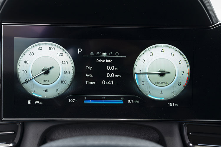 Cung cấp sức mạnh cho Hyundai Elantra N 2023 là khối động cơ 4 xi-lanh, dung tích 2.0 lít, tăng áp quen thuộc của Hyundai nhưng đã được tinh chỉnh lại nhằm giúp xe sản sinh công suất tối đa 276 mã lực, tăng 74 mã lực và mô-men xoắn cực đại 392 Nm.