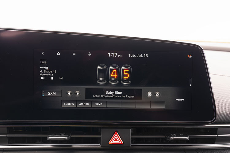 Chưa hết, tính năng overboost "N Grin Shift" còn giúp xe tăng công suất lên 286 mã lực trong khoảng thời gian ngắn. Những trang bị ấn tượng này giúp Hyundai Elantra N 2023 chỉ mất thời gian 5,3 giây để tăng tốc từ vị trí xuất phát lên 100 km/h.