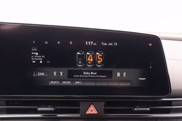 Chưa hết, tính năng overboost "N Grin Shift" còn giúp xe tăng công suất lên 286 mã lực trong khoảng thời gian ngắn. Những trang bị ấn tượng này giúp Hyundai Elantra N 2023 chỉ mất thời gian 5,3 giây để tăng tốc từ vị trí xuất phát lên 100 km/h.