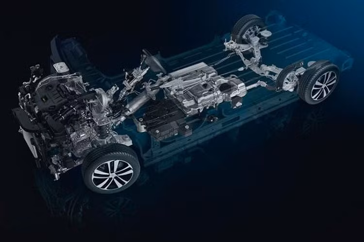 Hiện tại, Peugeot Traveller có giá dự kiến là 1,65 tỷ đồng. Mức giá này khá hợp lý bởi nếu xét ở phân khúc hiện tại, bên cạnh Mercedes-Benz V-Class, Volkswagen Sharan và tân binh Ford Tourneo sẽ về Việt Nam trong thời gian tới, Traveller sẽ còn cạnh tranh với người anh em cùng thuộc gia đình THACO, đó là Kia Sedona.