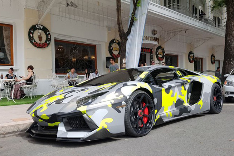 Ngoài ra, nhiều khả năng chiếc siêu xe Lamborghini Aventador LP700-4 độ body kit Vorsteiner sẽ cùng chủ nhân "ăn Tết" ở Đà Nẵng. Người này từng sinh sống ở Đà Nẵng 1 thời gian khá dài trước khi chuyển vào Nam làm việc và liên tiếp tậu các siêu xe như McLaren 720S màu đỏ Memphis hay Lamborghini Aventador LP700-4.