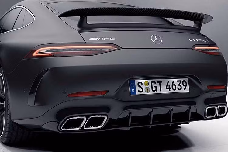 Dành cho những người muốn nâng cấp ngoại hình, Mercedes-AMG đã tung ra gói tùy chọn khí động học mới cho các bản AMG GT 4 cửa tầm thấp. Với gói trang bị này, toàn bộ các chi tiết như cản trước, cánh đuôi và cản sau của AMG GT 63 S sẽ có thể được lắp cho GT 43 hay GT53, khiến những model này có được kiểu dáng thể thao. 
