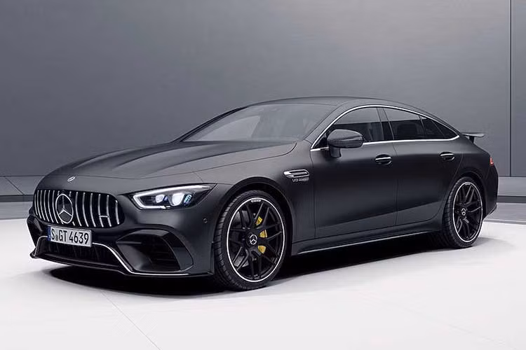 Mẫu coupe thể thao 4 cửa Mercedes-AMG GT có tổng cộng 4 model khác nhau là 43, 53, 63 và 63 S. Trong số đó, Mercedes-AMG GT 63 S mới đang là phiên bản cao cấp và mạnh mẽ nhất với động cơ V8 4.0l tăng áp kép, cho công suất lên tới 630 mã lực và mô-men xoắn cực đại 800Nm.