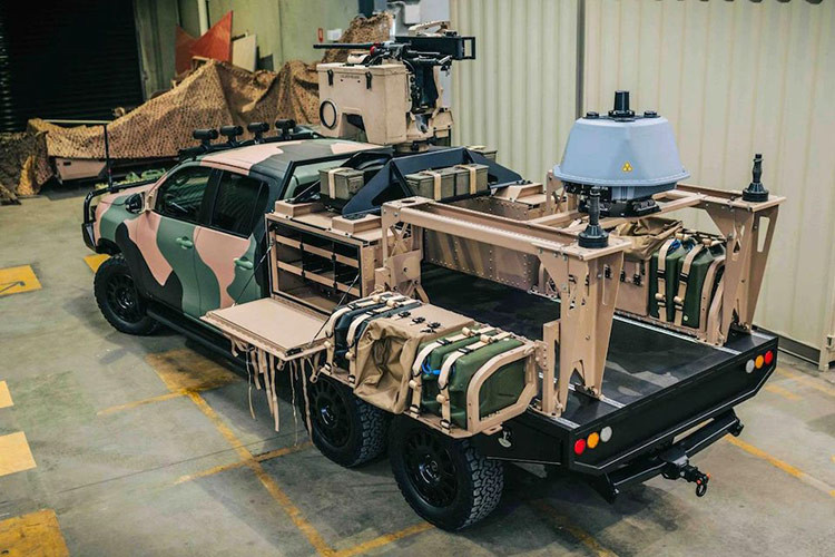 Súng máy trên Toyota Hilux bản MUV có thể được bắn từ bên trong cabin, vì MUV hỗ trợ một trạm vũ khí điều khiển từ xa thông thường. Đương nhiên tuỳ vào chiến lược, một đội quân cũng có thể đặt hàng Supacat trang bị cho MUV những hệ thống và khí tài khác phù hợp.