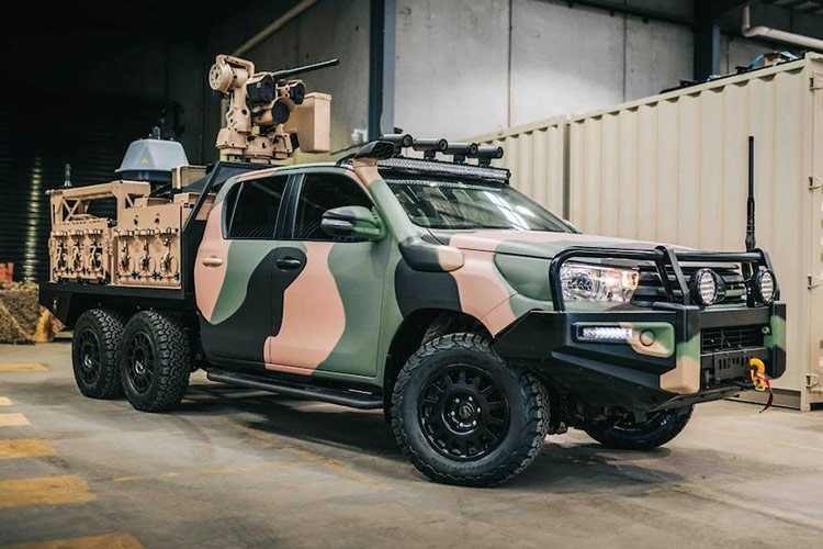 Toyota Hilux bản MUV dựa trên phiên bản cabin kép của Hilux, mặc dù có nhiều thay đổi để tăng độ linh hoạt và khả năng off-road. Để bắt đầu, khung xe đã được kéo dài để Supacat có thể lắp thêm một cầu sau tạo thành hệ dẫn động 6x6.