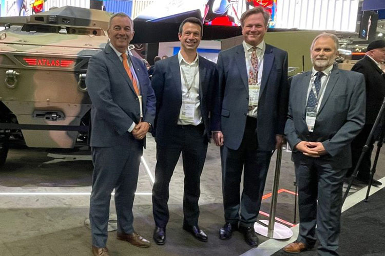 Mới đây nhất Supacat, một nhà sản xuất thiết bị quân sự, đã tiết lộ một loại xe quân sự mới Toyota Hilux độ mà họ gọi đơn giản là Medium Utility Vehicle (MUV). MUV được sản xuất tại Sydney và nhắm đến các lực lượng quốc phòng đang tìm kiếm một loại xe quân sự giá cả phải chăng hơn.