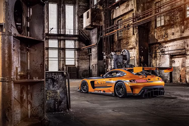 Đối với GT3 mới, Mercedes muốn chiếc xe đua có chi phí sử dụng phải chăng, vì vậy, họ cũng đã cải tiến khối động cơ V8 6.3 lít của chiếc xe, để đảm bảo nó có thời gian làm việc lâu hơn, tối thiểu việc nâng cấp, bảo trì.