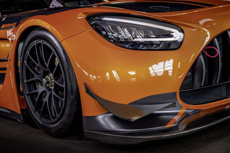 Ngoài ra, trên mẫu Mercedes-AMG GT3 mới này cũng có thêm một hệ thống ghi lại và phân tích tự động thời gian làm việc của các bộ phận xe.