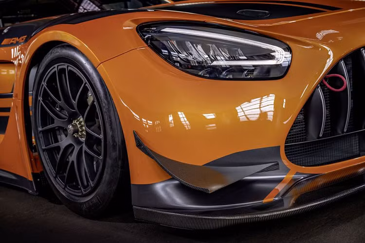 Ngoài ra, trên mẫu Mercedes-AMG GT3 mới này cũng có thêm một hệ thống ghi lại và phân tích tự động thời gian làm việc của các bộ phận xe.