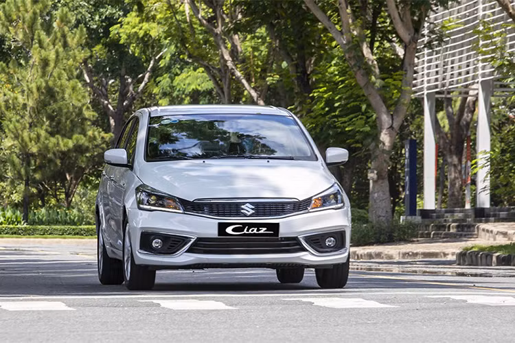 Yaris và Ciaz với sự nghèo nàn về phiên bản (chỉ 1 tùy chọn, có giá niêm yết tương ứng 684 và 534,9 triệu đồng) rất khó tạo được doanh số ấn tượng. Cặp đôi này cũng đã ngừng phân phối tại thị trường ôtô Việt Nam.