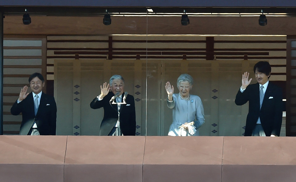 90.000 người hô "vạn tuế" khi Nhật hoàng chúc năm mới lần cuối - Hình 5 90.000 nguoi ho