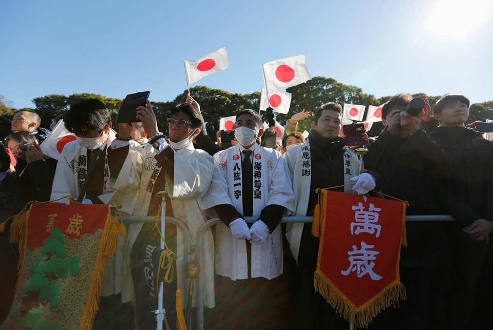 90.000 người hô "vạn tuế" khi Nhật hoàng chúc năm mới lần cuối - Hình 2 90.000 nguoi ho