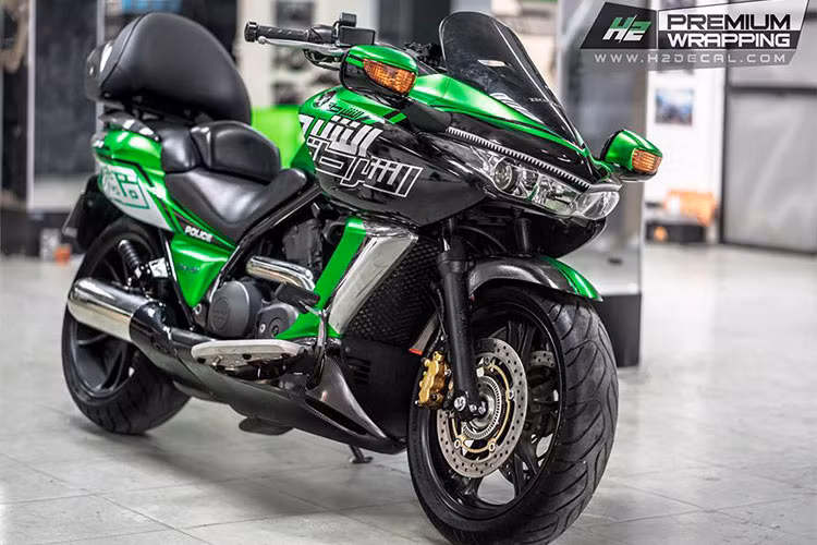 Xe môtô Honda DN-01 là một trong những mẫu concept hiếm hoi được Honda tung ra thị trường với phiên bản thương mại. DN-01 ra mắt thị trường lần đầu tiên tại triển lãm Tokyo năm 2005. Năm 2008, Honda phân phối mẫu xe này tại Nhật và châu Âu, đến năm 2009 tại thị trường Mỹ và bất ngờ bị cho dừng sản xuất vào năm 2010.