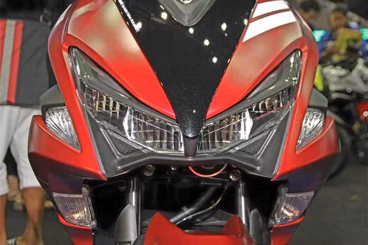 Trong đó, màu Bạc Matte lấy cảm hứng từ chiếc môtô phân khối lớn (PKL) Yamaha YZF-R1M và Màu Đỏ Racing được kế thừa từ dòng xe đua trong MotoGP. Ngoài việc bổ sung thêm màu mới, Yamaha Aerox 155R vẫn giữ nguyên các thông số kỹ thuật lẫn trang bị hệ dẫn động như người tiền nhiệm đang được bán ra.