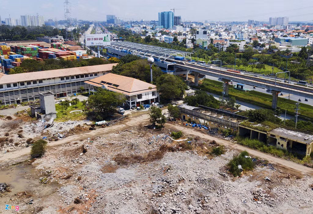 Sau hơn nửa thế kỷ tồn tại, nỗi ám ảnh về ô nhiễm do nhà máy xi măng này đã chấm dứt. Khu vực Xa lộ Hà Nội đoạn chân cầu Rạch Chiếc thời gian qua đã dễ thở hơn rất nhiều đối với cư dân thánh phố và người đi đường qua đây. 