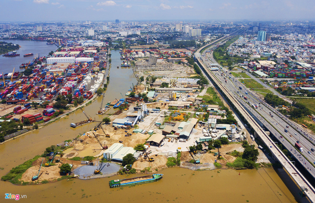 Khu phức hợp VICEM Hà Tiên được quy hoạch trên 2 khu đất nằm dọc theo Xa lộ Hà Nội tại phường Trường Thọ, quận Thủ Đức. Trong đó bao gồm khu đất 106.614 m2 hiện là Trạm nghiền Thủ Đức chi nhánh Công ty CP Xi măng Hà Tiên 1 và khu đất 8.270 m2 hiện là văn phòng và nhà xưởng của Công ty CP Vận tải Hà Tiên.