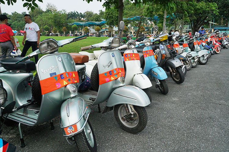 Chính vì thế vào ngày 24/4/2022 vừa qua, lần đầu tiên Vespa Day 2022 đã được tổ chức tại Việt Nam để dành cho các Vespista (người chơi xe Vespa) có thể gặp gỡ, giao lưu và lưu lại những kỷ niệm đẹp cùng chiếc xe của mình. Chương trình năm nay được tổ chức tại hai điểm là Hà Nội và TP HCM.