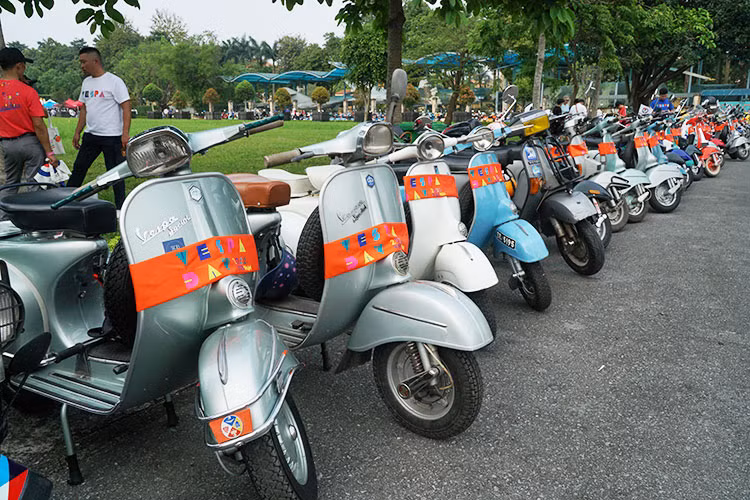 Chính vì thế vào ngày 24/4/2022 vừa qua, lần đầu tiên Vespa Day 2022 đã được tổ chức tại Việt Nam để dành cho các Vespista (người chơi xe Vespa) có thể gặp gỡ, giao lưu và lưu lại những kỷ niệm đẹp cùng chiếc xe của mình. Chương trình năm nay được tổ chức tại hai điểm là Hà Nội và TP HCM.
