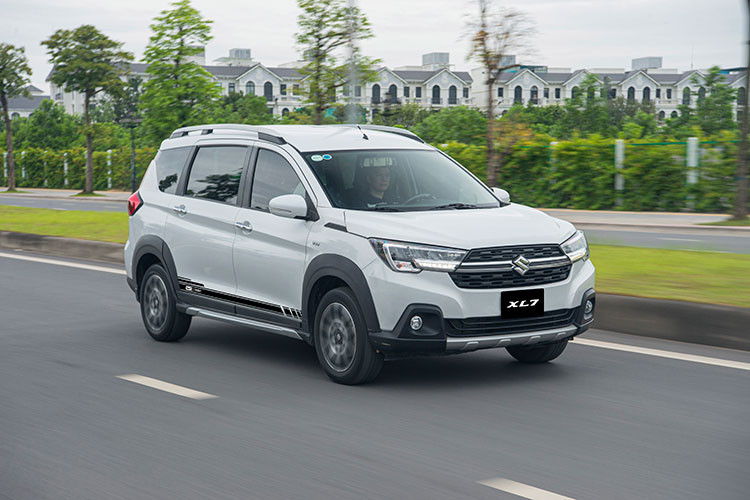 Nguoi dung Suzuki XL7, chay 3 nam chua tim ra ly do doi xe-Hinh-2