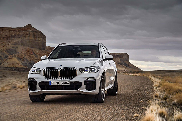 Giá xe BMW X5 2019 bản xDrive30d M Sport tại Thái Lan là 5,659 triệu bath (tương đương 4,16 tỷ đồng). Hiện chưa rõ THACO sẽ đưa phiên bản X5 mới nào về Việt Nam. Có thể, mẫu xe dành cho thị trường trong nước sẽ&#x8; sở hữu mức giá không quá cao so với thị trường Thái.