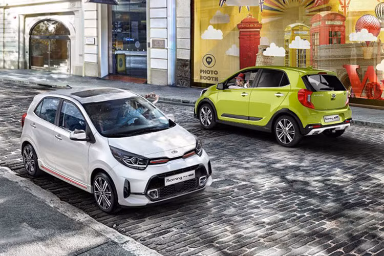 KIA Morning sử dụng động cơ xăng Kappa dung tích 1.25L 4 xi lanh thẳng hàng, sản sinh công suất 86 mã lực và mô-men xoắn 120 Nm. Đi cùng với đó là hộp số sàn 5 cấp hoặc tự động 4 cấp, tùy phiên bản