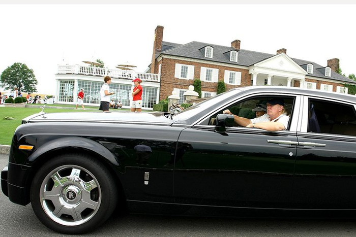 Với tình yêu dành cho siêu xe sang Rolls-Royce bởi nó gắn liền với sự nghiệp kinh doanh. Có những tời điểm, giới tuyền thông còn nghi ngờ rằng rất có thể Tổng thống Mỹ, Donald Trump có thể thay thế những chiếc Cadillac quen thuộc phục vụ yếu nhân bằng xe của Rolls-Royce.