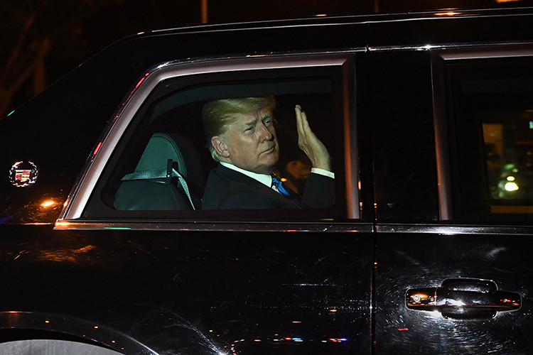 Trước khi "yên vị" trên chiếc Cadillac One trị giá hơn 1,5 triệu đô la này cho các chuyến công du, Tổng thống Mỹ Donald Trump từng là doanh nhân nổi tiếng và sở hữu rất nhiều siêu xe đình đám thuộc diện đắt đỏ của thế giới. Không chỉ siêu xe, Tổng thống Mỹ còn quan tâm đến những chiếc xe thể thao mui trần hay dòng xe siêu sang, thậm chí ca môtô khủng.