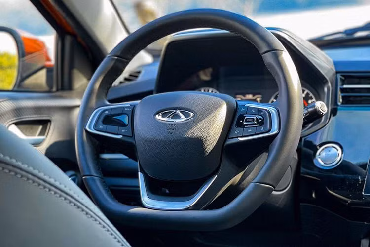 Theo thông tin từ phía nhà sản xuất xe Chery Trung Quốc - màn hình của xe có thể kết nối Apple CarPlay và Android Auto cho các thiết bị di động.