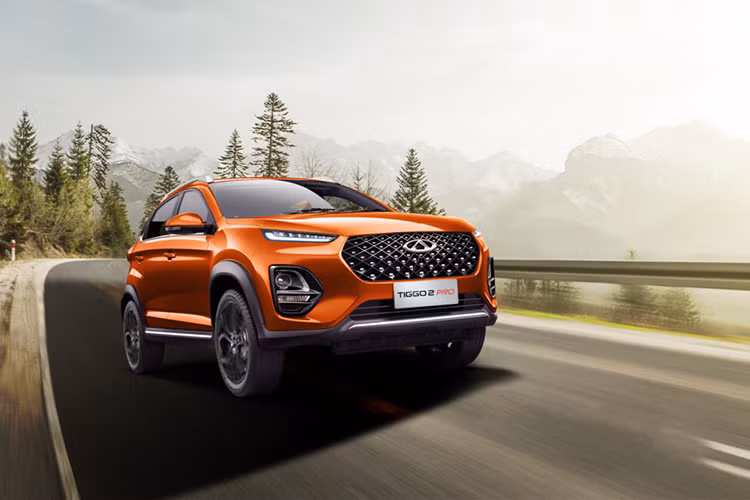 Về Việt Nam, Chery Tiggo 2 Pro sẽ gặp phải sự cạnh tranh của hai đối thủ khó nhằn là Toyota Raize và Kia Sonet. Lợi thế của 2 đối thủ trên đầu tiên rõ ràng là thương hiệu. Về trang bị, Tiggo 2 Pro cũng không hề thua kém các mẫu xe cùng phân khúc. Chỉ còn giá bán là một trong những yếu tố quan trọng quyết định sức hút của xe.