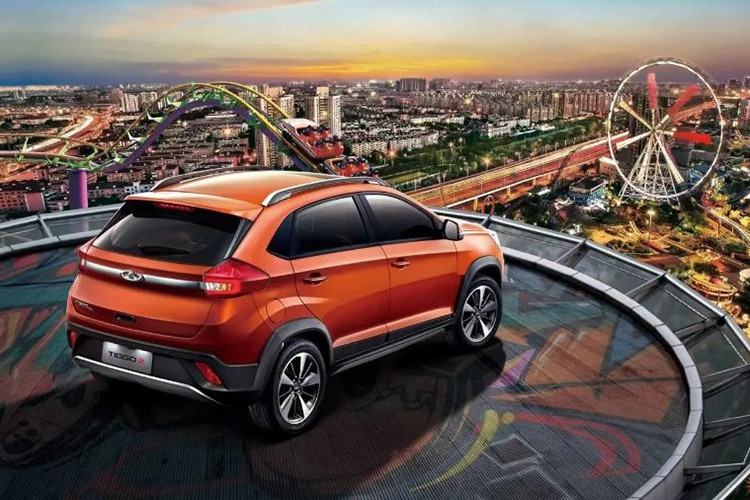 Dự đoán Tiggo 2 Pro về Việt Nam được trang bị 2 cấu hình là 5 cấp số sàn và hộp số CVT. Riêng với phiên bản CVT, xe sở hữu thêm phanh tay điện tử và Auto Hold, một tính năng mà các đối thủ không có.