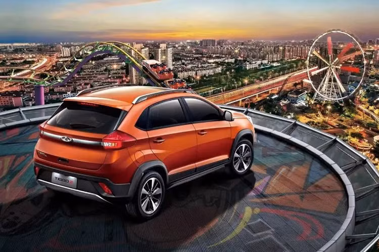 Dự đoán Tiggo 2 Pro về Việt Nam được trang bị 2 cấu hình là 5 cấp số sàn và hộp số CVT. Riêng với phiên bản CVT, xe sở hữu thêm phanh tay điện tử và Auto Hold, một tính năng mà các đối thủ không có.