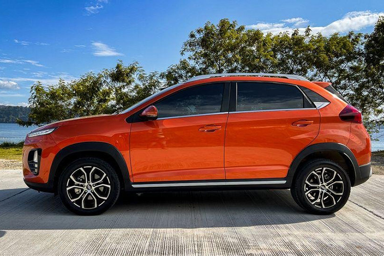 Tiggo 2 Pro 2022 mới là dòng SUV có kích thước tương đương Toyota Raize hay Kia Sonet. Cụ thể, xe sở hữu thông số dài x rộng x cao lần lượt 4.200 x 1.760 x 1.570 (mm). Chiều dài trục cơ sở đạt 2.555 mm. Trọng lượng của Tiggo 2 Pro đạt 1,2 tấn.