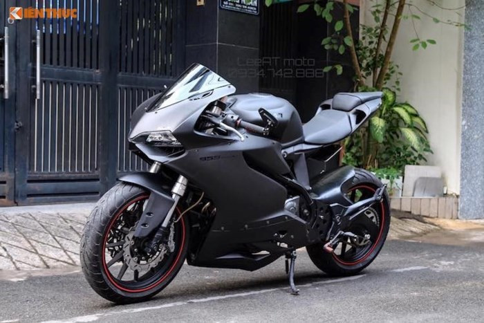 Tại TP HCM chiếc xe này cũng đã từng được một xưởng độ chế lại khiến nó có ngoại hình giống y hệt Sportbike 959 Panigale của Ducati. Đây được xem là những sự đầu tư hợp lý, giá rẻ mà vẫn có thể sử dụng chiếc xe hàng ngày - tuy nhiên cũng cần chú ý khi thay đổi kết cấu xe làm sao cho phù hợp tránh những tai nạn đáng tiếc xảy ra.