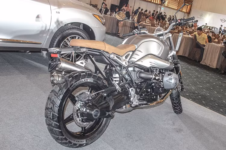 Trước nhu cầu của thị trường về dòng xe scrambler cùng với mục tiêu tăng doanh số bán, BMW đã tạo ra R NineT Scrambler như một biến thể của R nineT, khiến nhiều khách hàng có thể thay đổi cũng như sử dụng xe vào nhiều mục đích khác nhau.