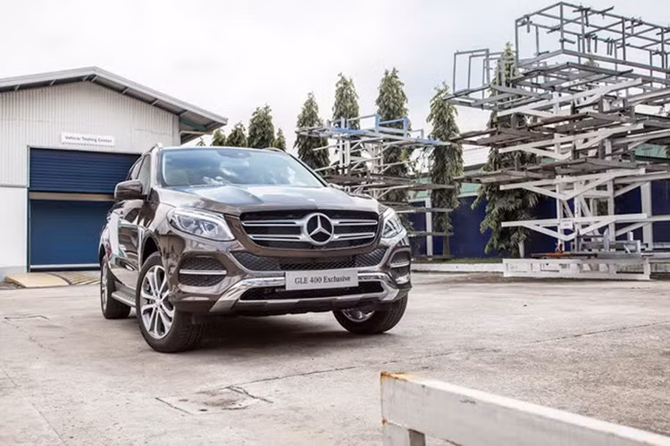 GLE - niềm kỳ vọng của thương hiệu Mercedes-Benz vừa được hãng chốt giá từ 3,299 tỷ đồng (đã bao gồm thuế GTGT) trong khi đó phiên bản GLE 400 4MATIC Exclusive sẽ được bán với giá 3,599 tỷ đồng.