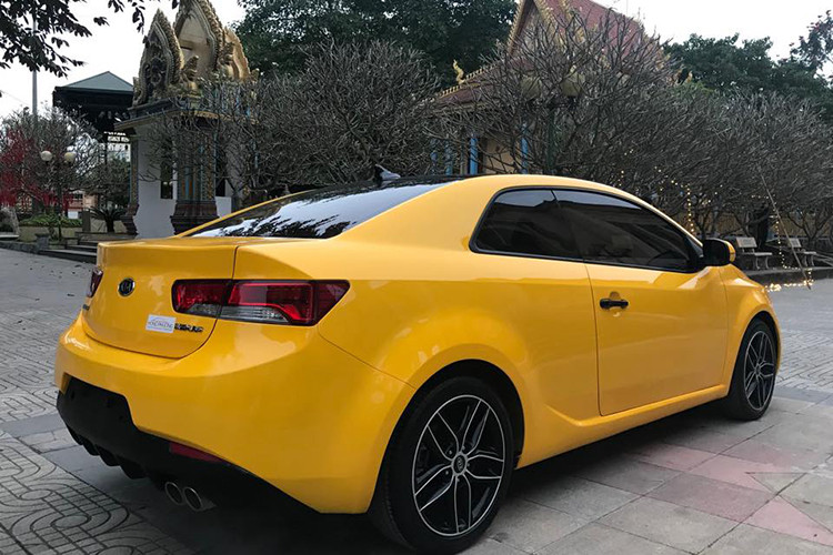 Động cơ trang bị trên Kia Forte Koup công nghệ phun xăng trực tiếp GDI. Nhờ đó, dù xe chỉ có dung tích 1.6 lít, 4 xi lanh nhưng công suất của Kia Forte đạt tới 140 mã lực tại vòng tua 6.300 vòng/phút. Mô men xoắn tăng 167 Nm tại vòng tua 4.850 vòng/phút. Kết hợp với hộp số tự động 6 cấp, Kia Forte cho khả năng vận hành mượt mà.