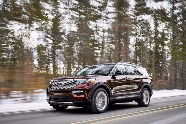 Tại thị trường Mỹ, giá xe Ford Explorer 2020 có mức bán ra dao động từ 33.860 - 59.345 USD (khoảng 785,7 triệu đến 1,37 tỷ đồng). Dự kiến, sau Mỹ, Ford Explorer thế hệ mới sẽ được bày bán tại nhiều thị trường khác trên toàn cầu, trong đó có Việt Nam.